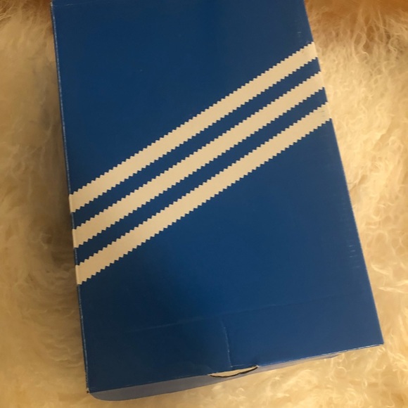 BNWT Rare Limited edition Adidas Dot Studded womens Superstars in size 6!!! - Picture 15 of 16